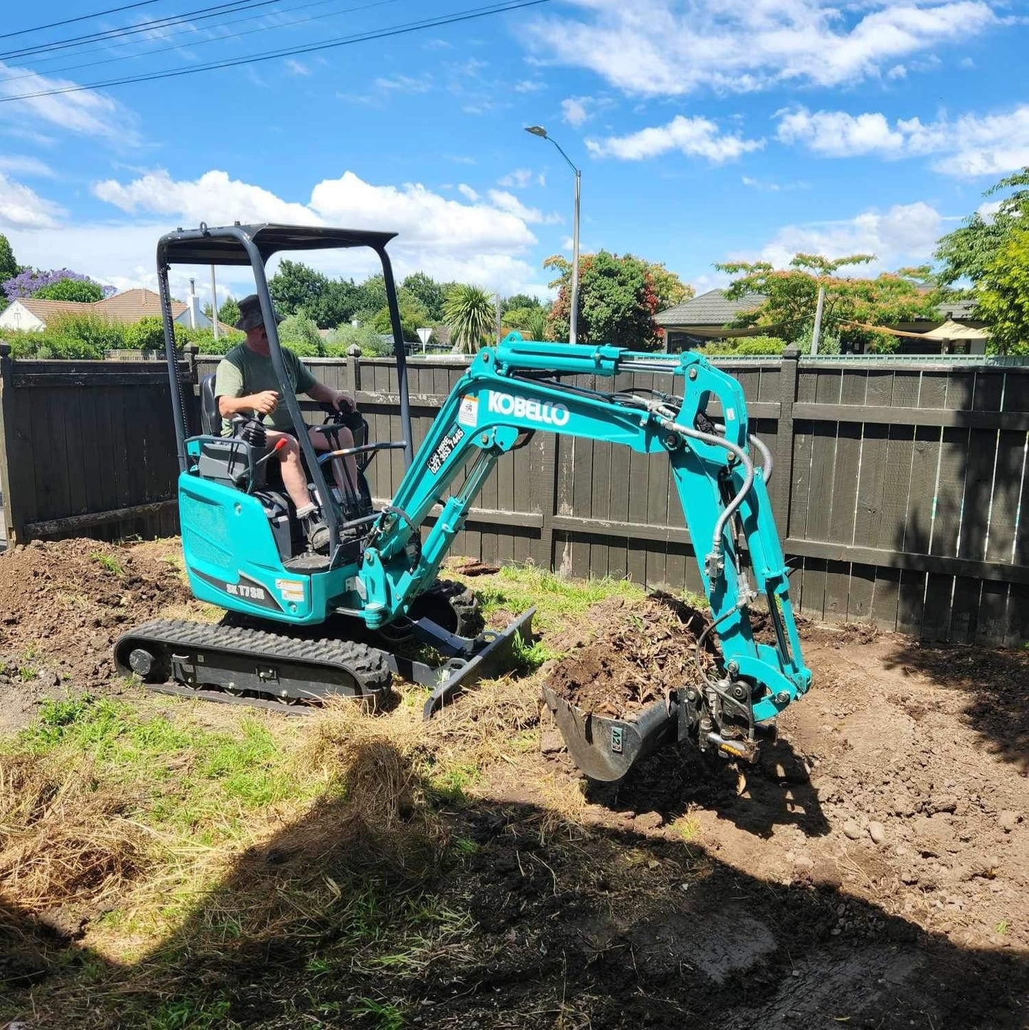 Kobelco 1.7 Tonne Mini Excavator + Trailer, Tilt Hitch and Buckets