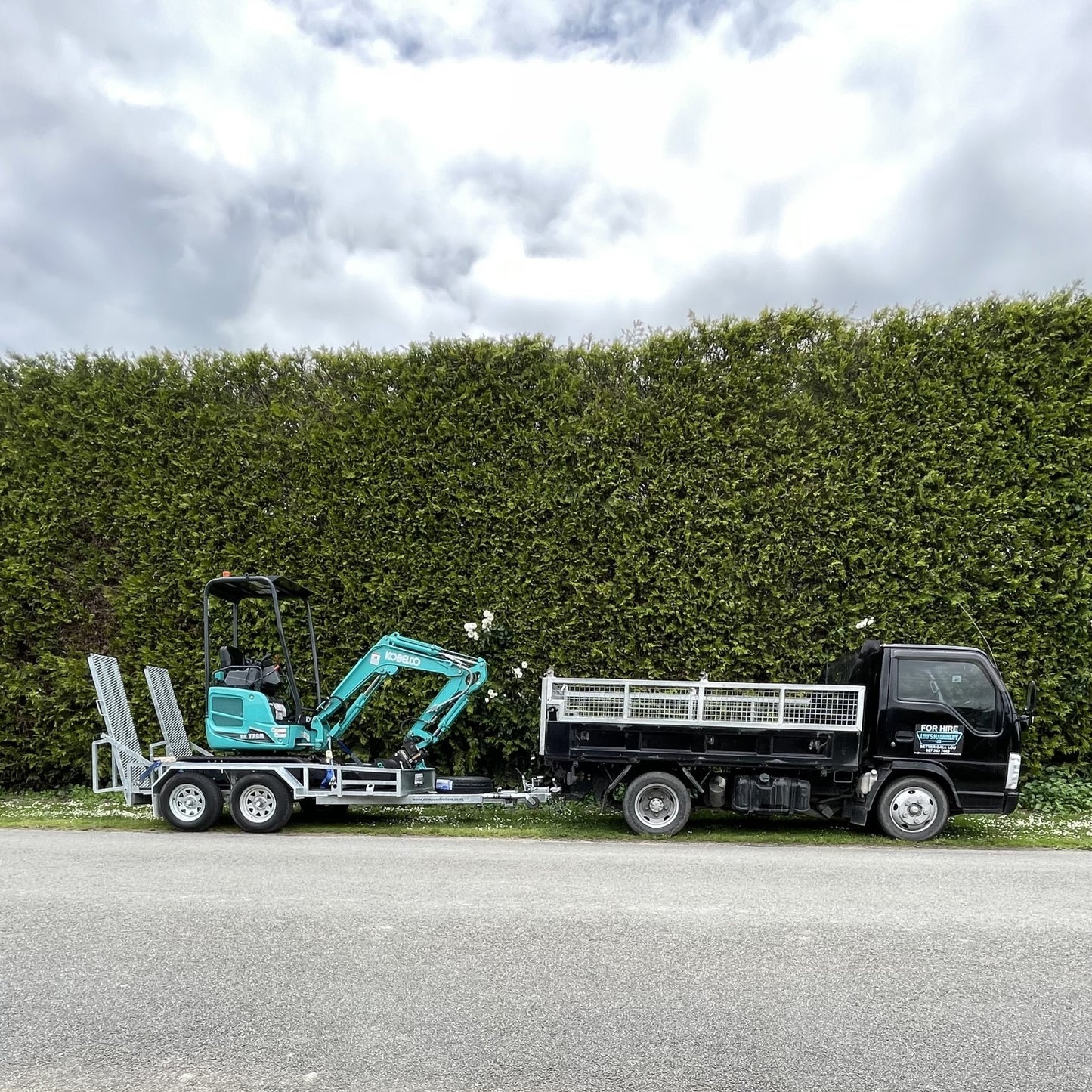 Kobelco 1.7 Tonne Mini Excavator + Trailer, Tilt Hitch and Buckets